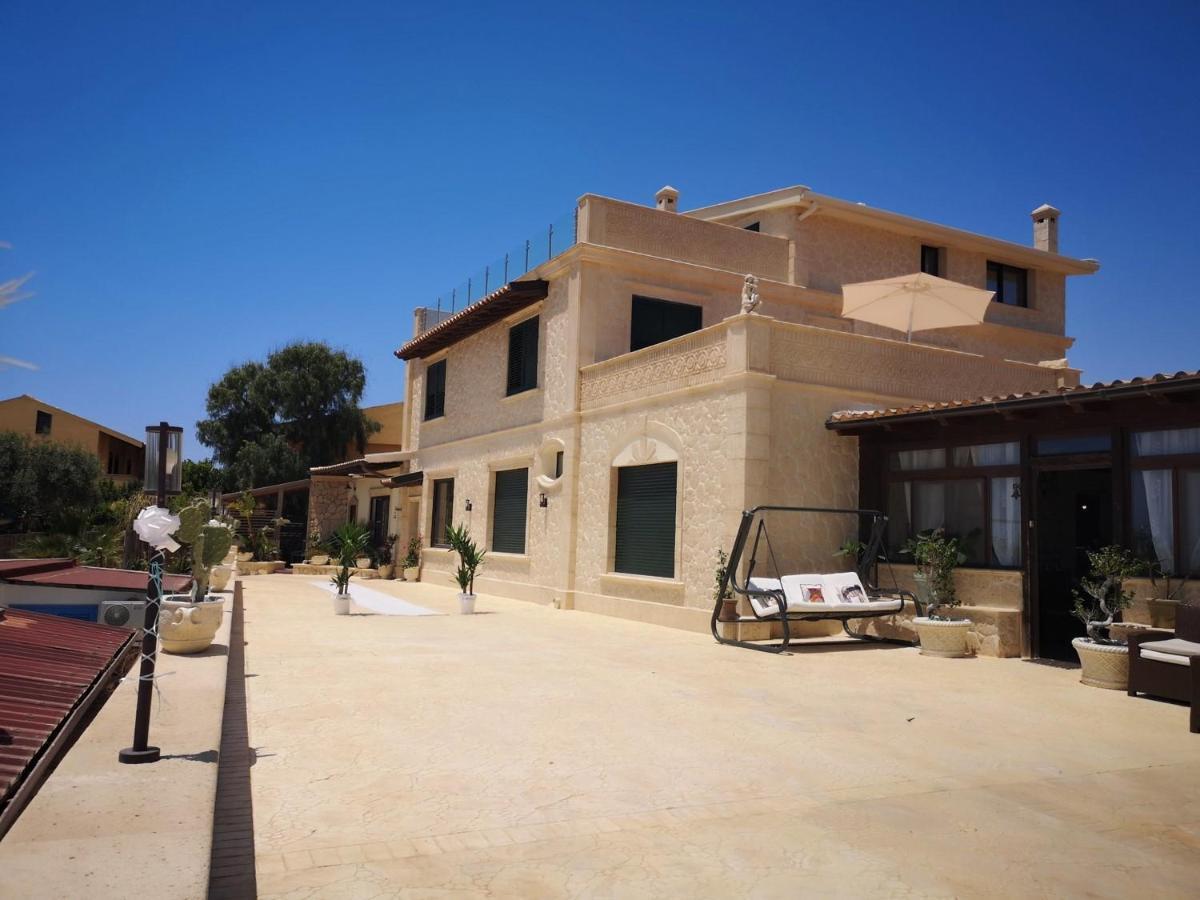 Lala Salama San Leone Bagian luar foto