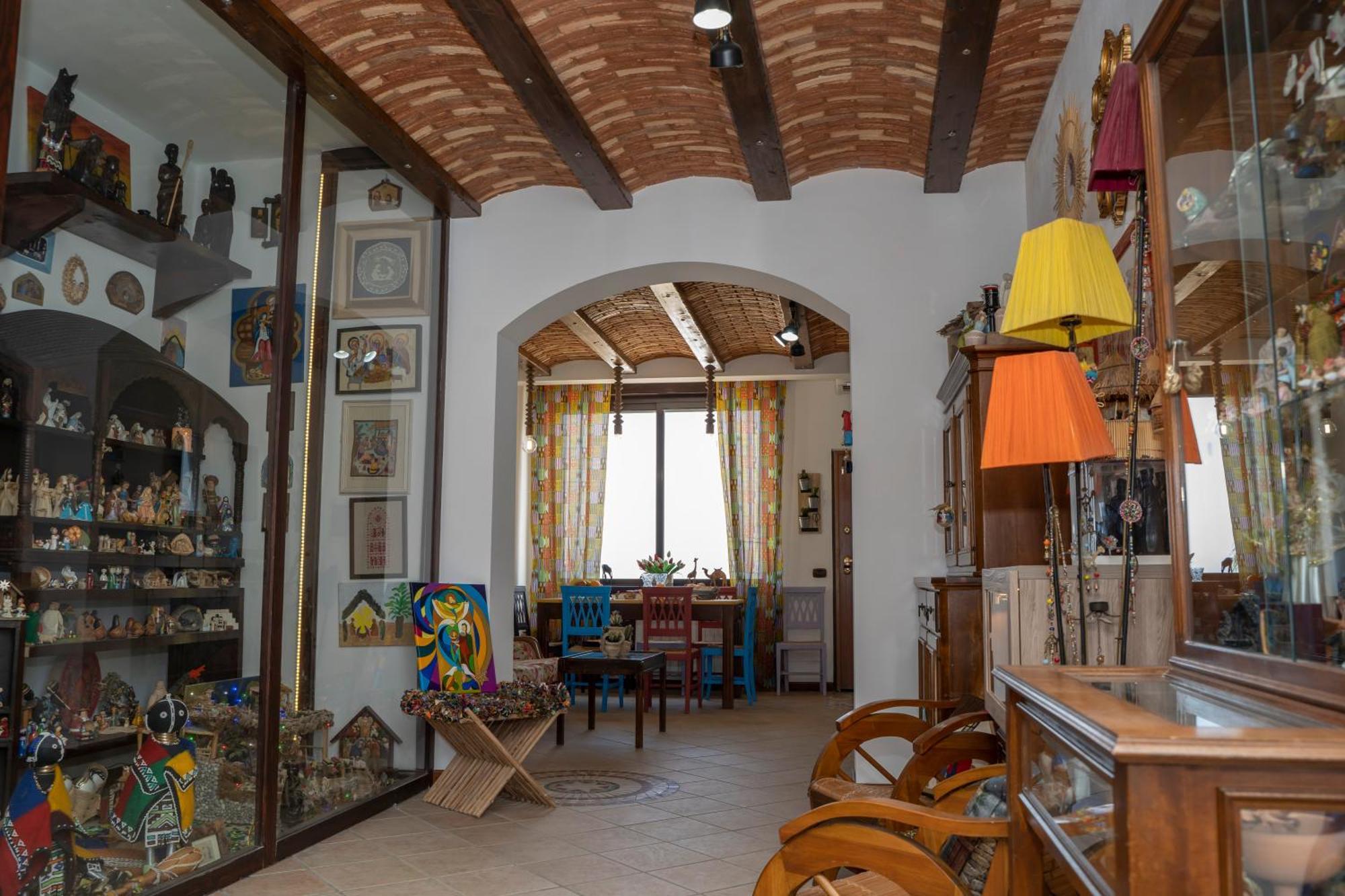 Lala Salama San Leone Bagian luar foto