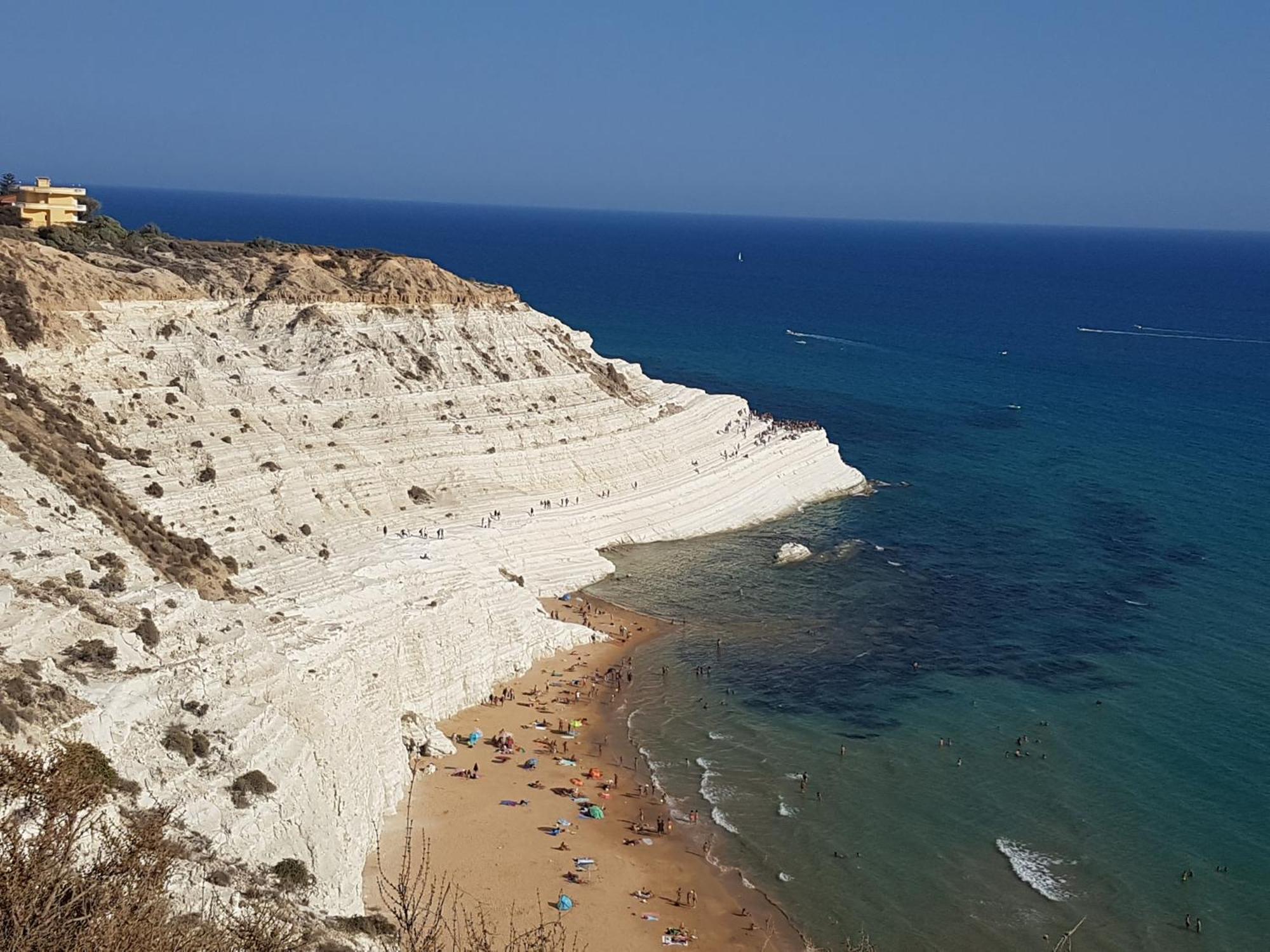 Lala Salama San Leone Bagian luar foto